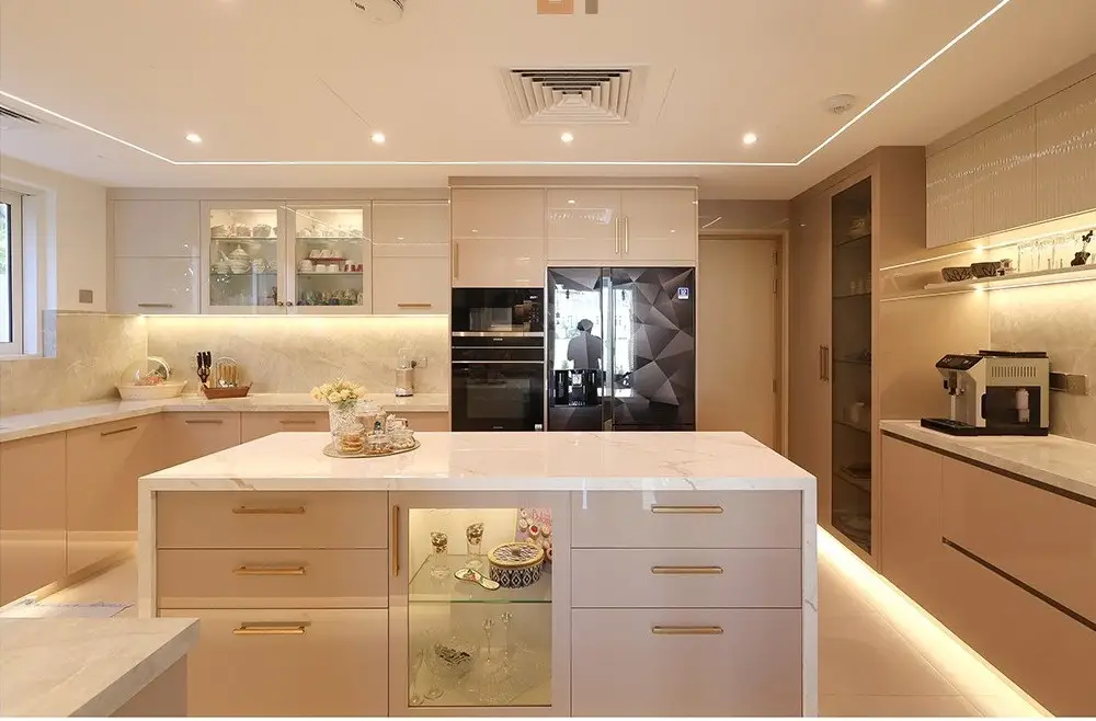 Luxury Bespoke Kitchens in Dubai. Real Villa Kitchen Projects in ...